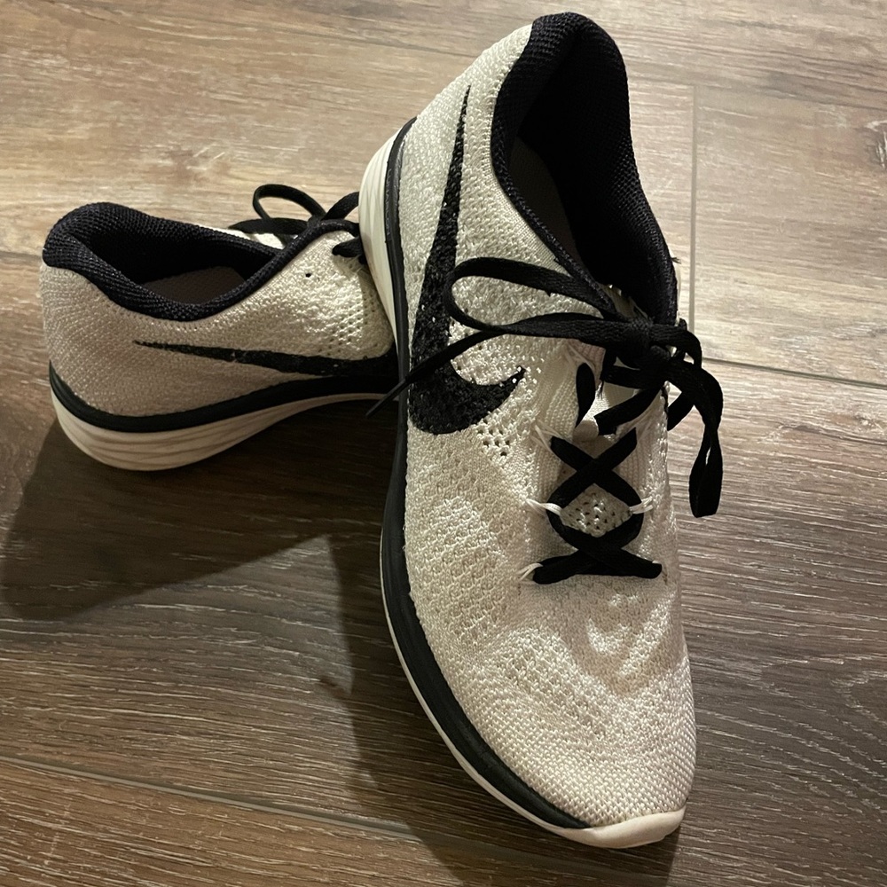 White and black Nike flyknit lunar 3
